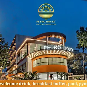 https://petro-house-hotel.hotelsvungtau.com